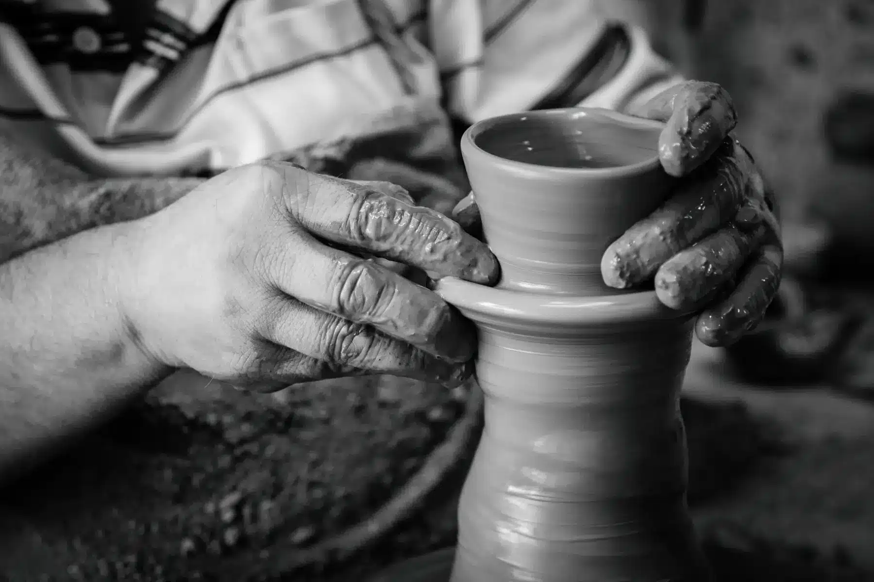 传统手工艺品（陶器和鼓）