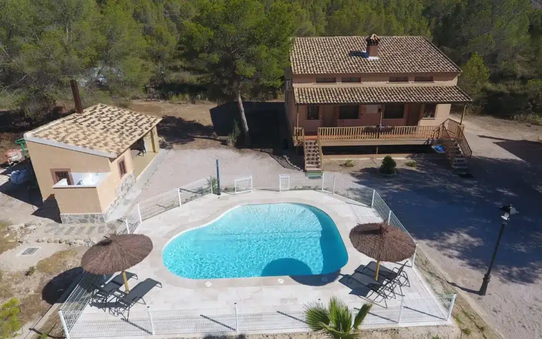 CASAS DEL EMBALSE DEL CENAJO